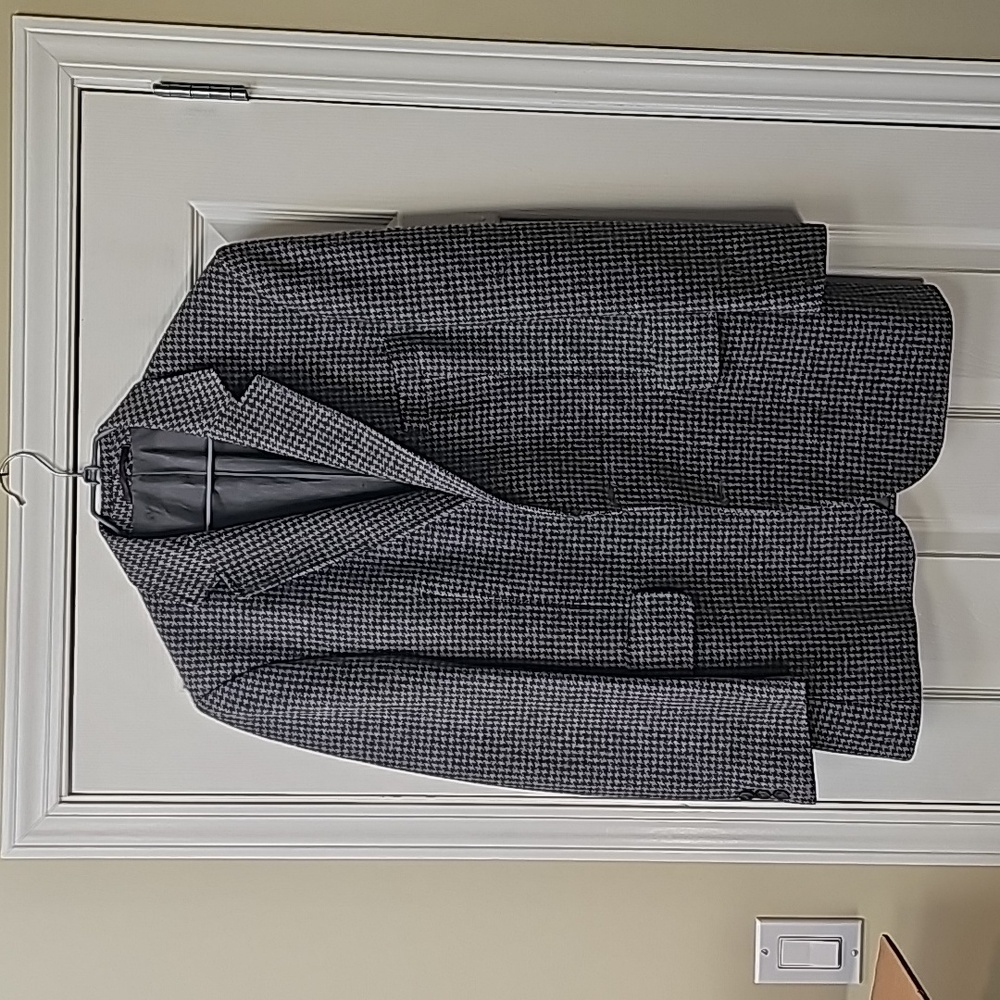 Beautiful houndstooth lambswool sport coat